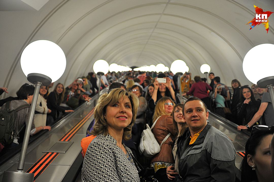 На станции метро «Парк Победы» завершили строительство самого глубокого в мире эскалатора Фото: Виктор ГУСЕЙНОВ